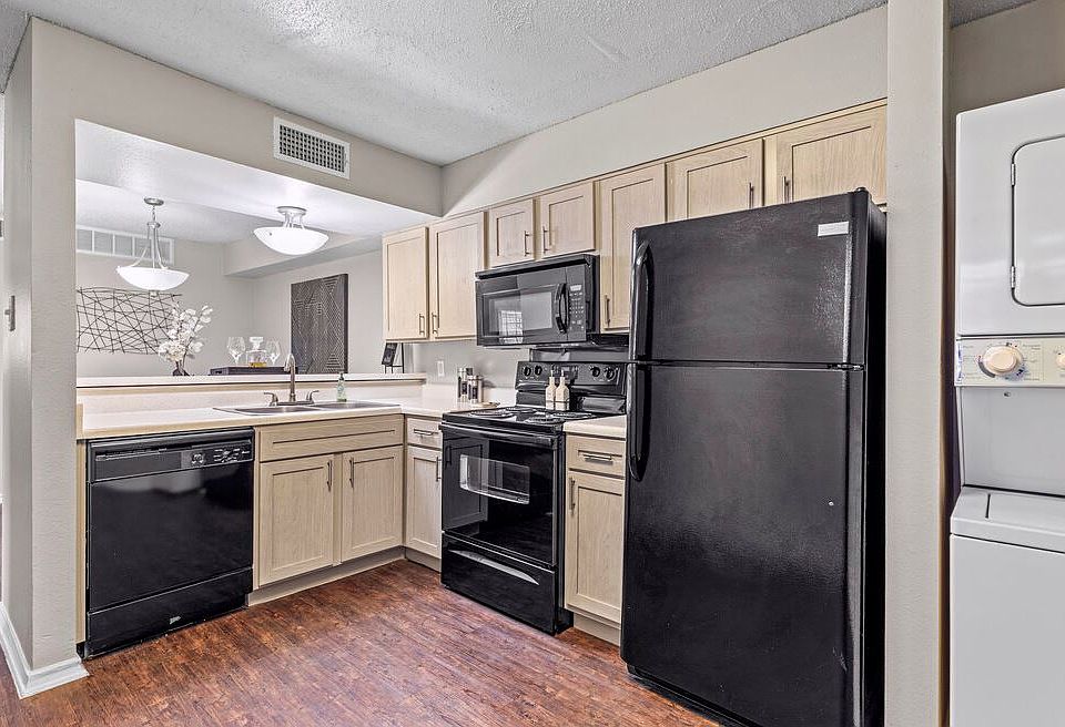 2nd image of 1503 Tennis Dr #204