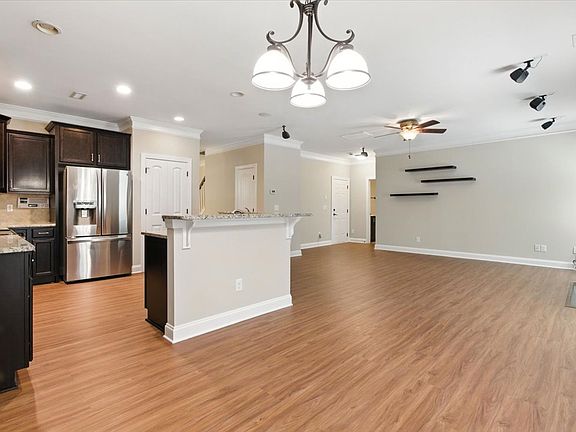 4th image of 54 Hemlock Green Ln