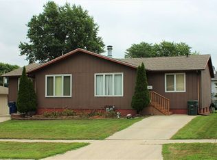 2339-2341 Fairway Ln, Waterloo, IA 50701