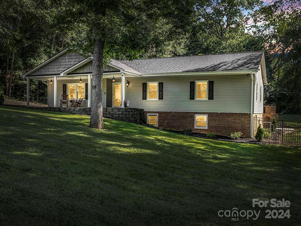 1st image of 121 Pinecrest Dr