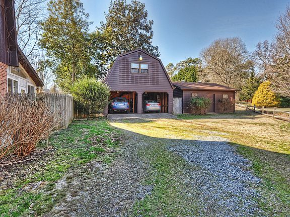 3rd image of 7117 Pine Lake Ln