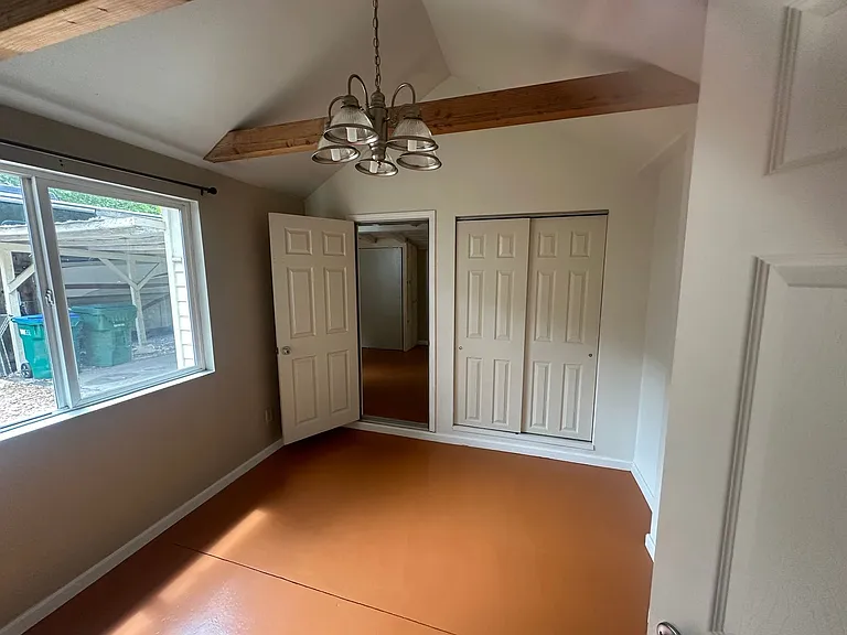 2050 Laburnum Ave — Photo 12