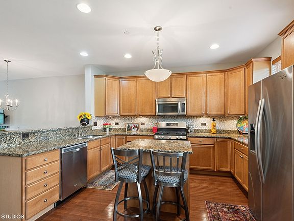 4th image of 8655 Narragansett Ave