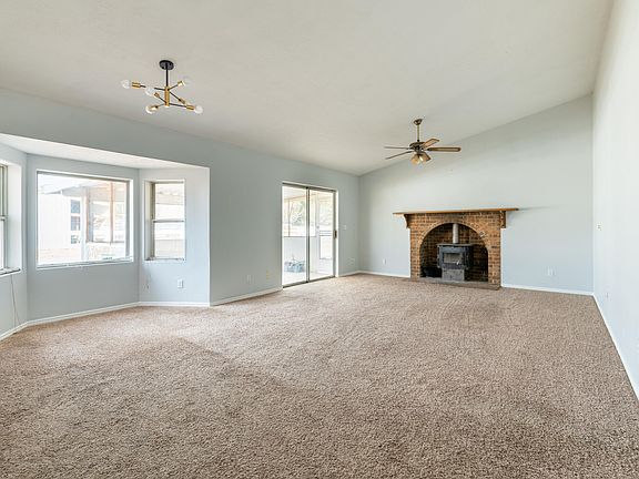 4th image of 1290 W Diamond Valley Dr