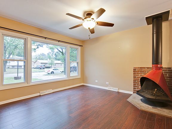 5th image of 654 N Greenview Ave