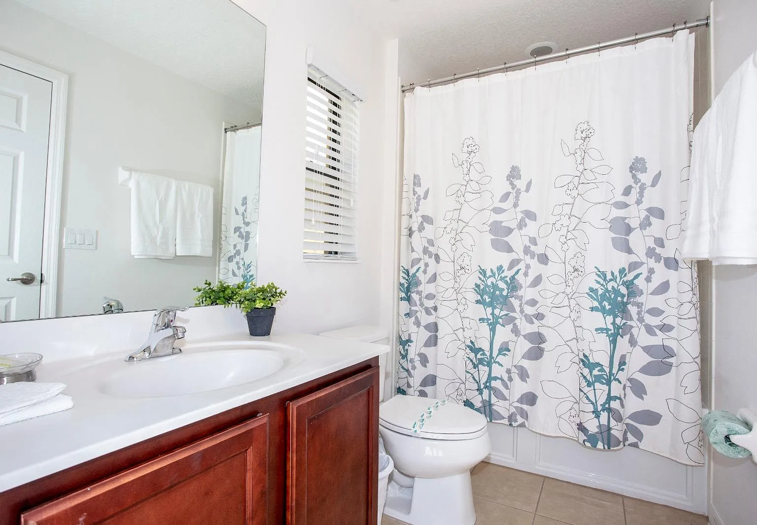 4 bed, 1556 sqft, $2,500 — Photo 4