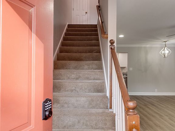 3rd image of 743 Kent Rd
