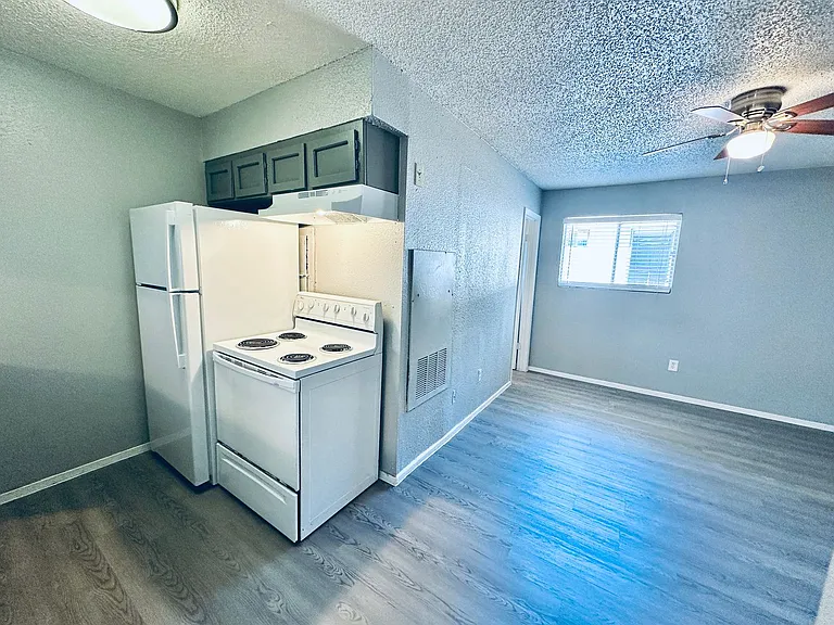 Awesome open Studio Apartments Close to Downtown — Photo 35