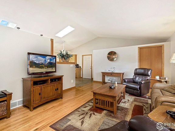 3rd image of 908 Pine Dr