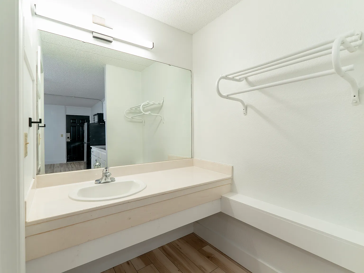 Studio, 300 sqft, $695 — Photo 2