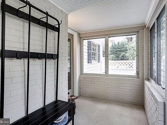 Spacious mudroom/sunroom space