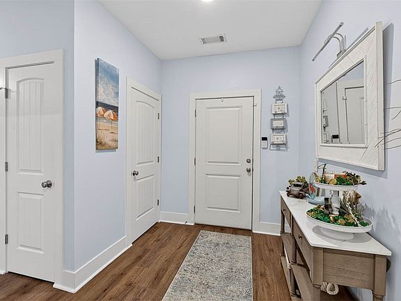 4th image of 1103 Fairway Rd