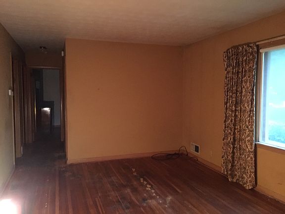 5th image of 684 Eldridge Ave W