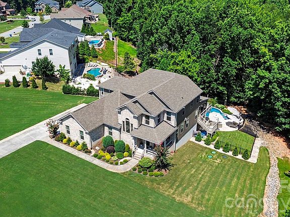 4th image of 122 Campanile Dr