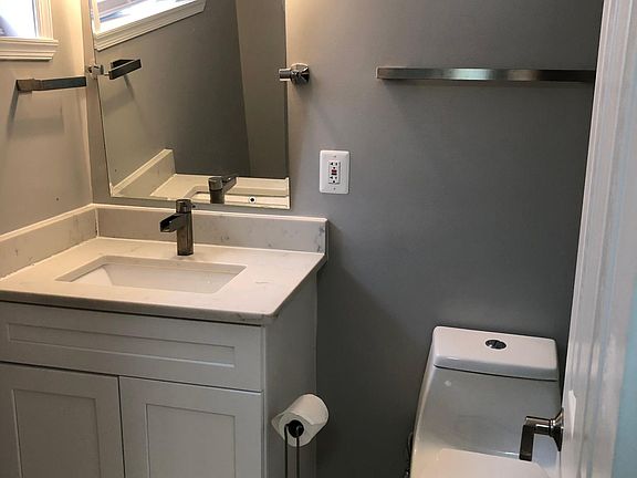Toilet/sink