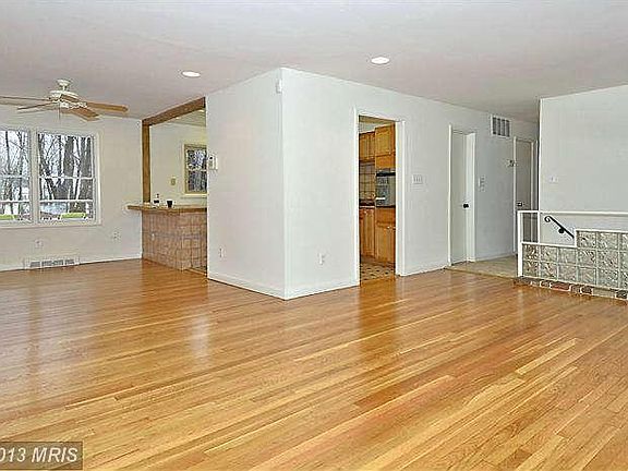 4th image of 7827 Candlewood Dr