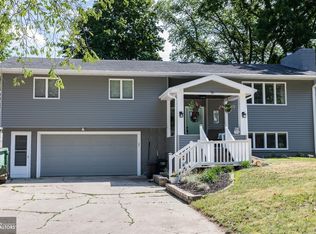 16 Eastgate Ct, Clear Lake, IA 50428