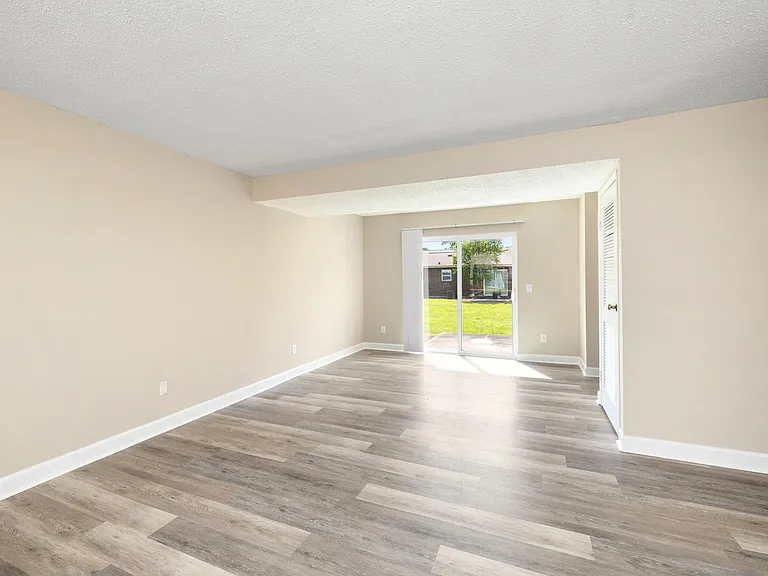 1121 Alice Dr #8 — Photo 1