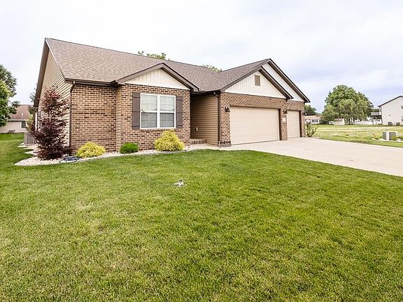 2nd image of 1121 Menominee Trl
