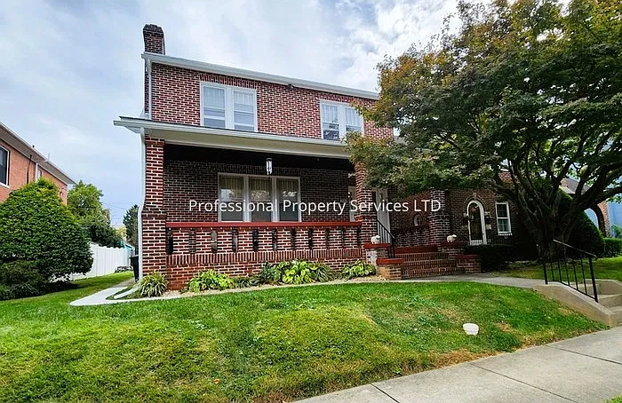 2 bed, 1.0 bath, 1300 sqft, $2,000 — Photo 1