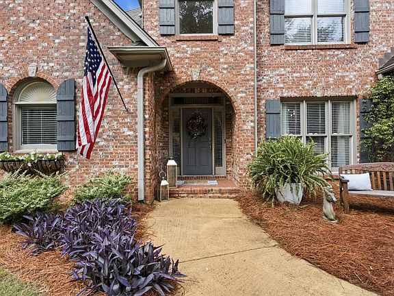 3rd image of 340 Greystone Glen Cir