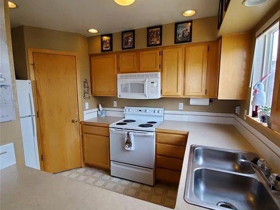5th image of 950 52nd Avenue Ct APT B3