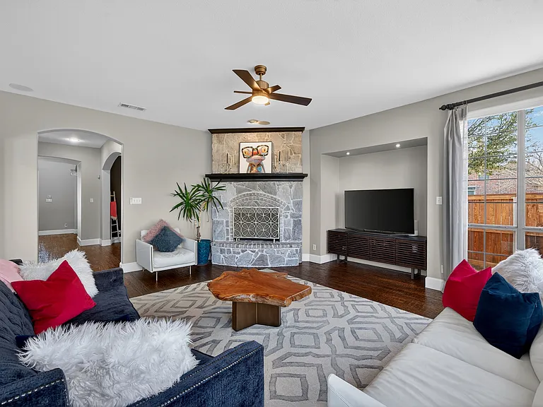 301 Foxcroft Ln — Photo 8