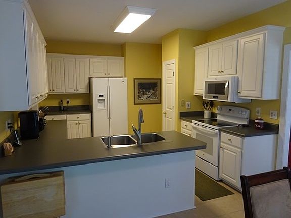 4th image of 146 Kensington Dr