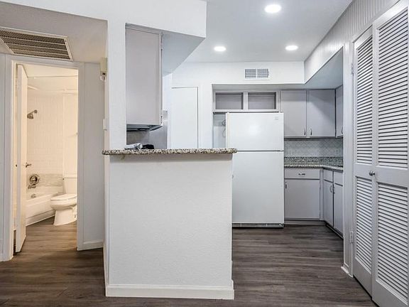 2nd image of 10811 Richmond Ave APT 109