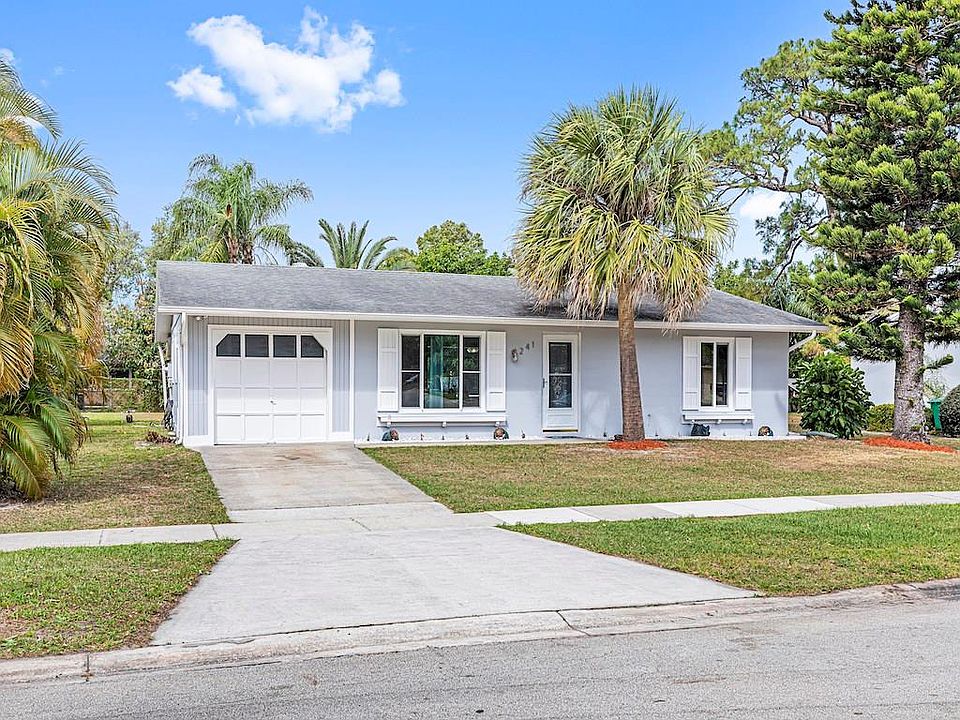 1st image of 241 NE Solida Cir