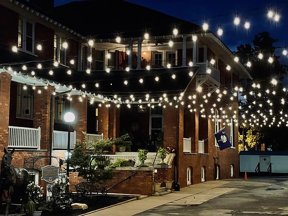 Pictures from around the Abbeville square.