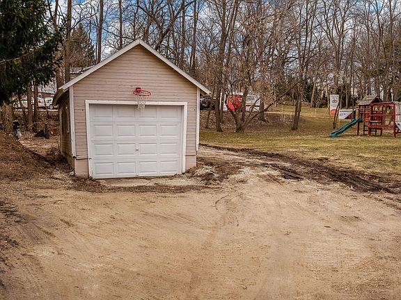 4th image of 881 Parkview Dr