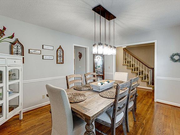 4th image of 810 Ashley Forest Dr