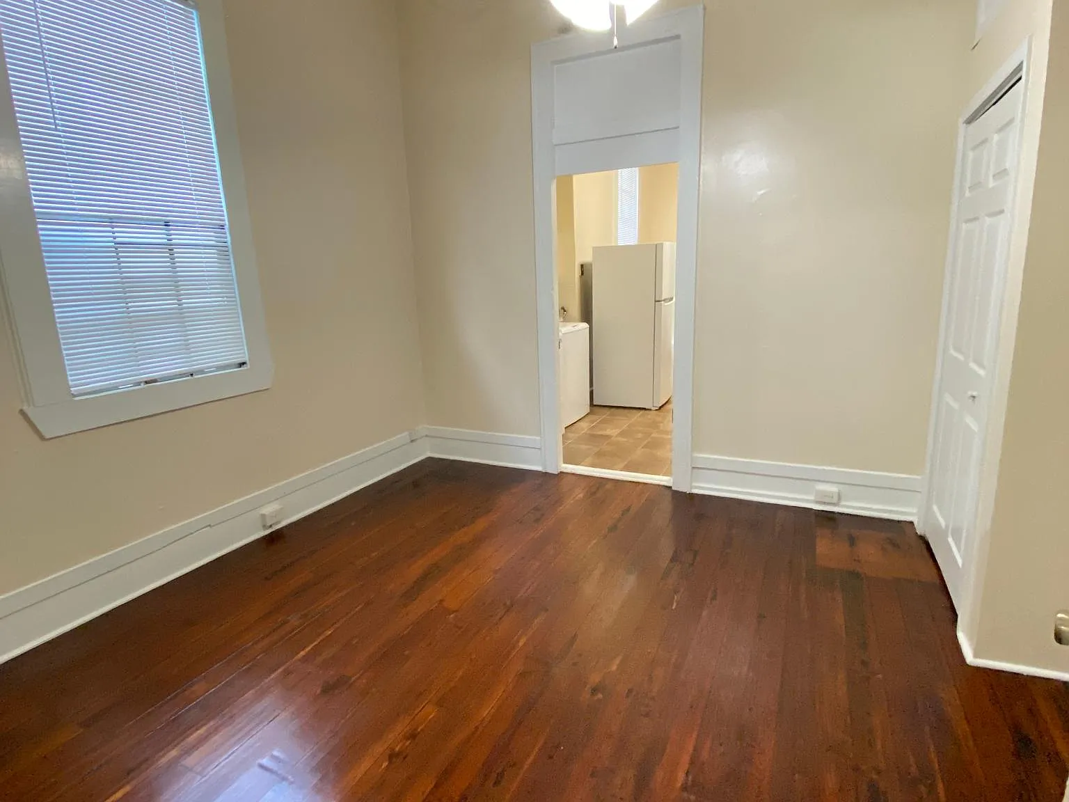 3 bed, 970 sqft, $1,300 — Photo 4