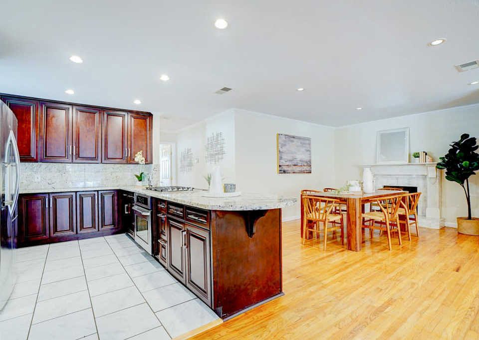 1st image of 2766 Fleetwood Dr