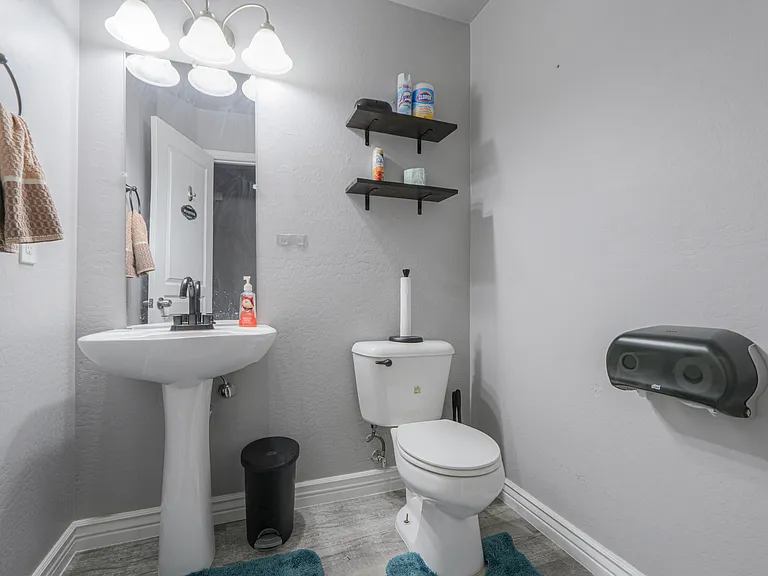 1235 W Castle Dr — Photo 7