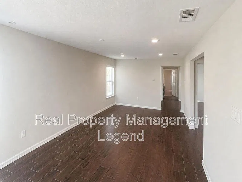 2 bed, 2.0 bath, 1032 sqft, $2,000 — Photo 2