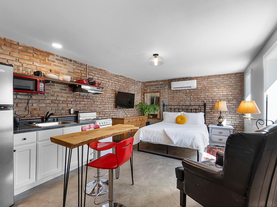 1st image of 622 Broadway St #7