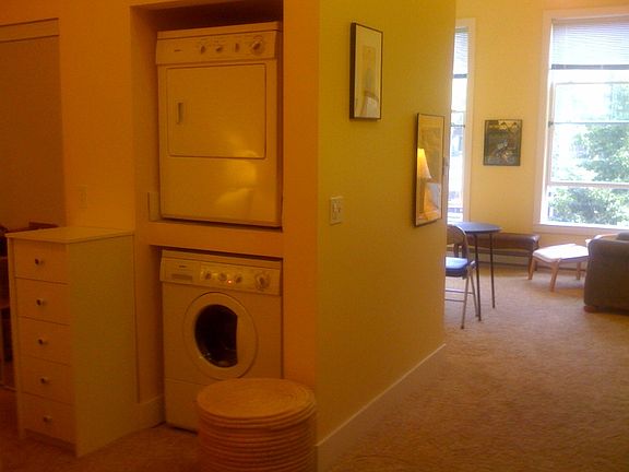 2nd image of 926 Water St APT 204