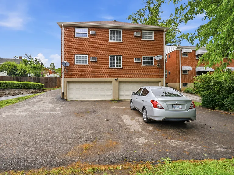 6237 Benneville St #1 — Photo 31