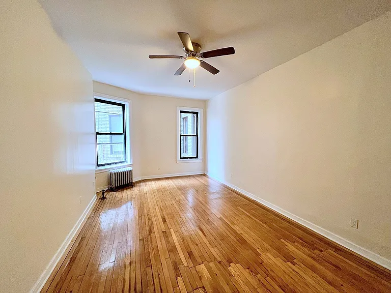 35 Central Park N #4D — Photo 2