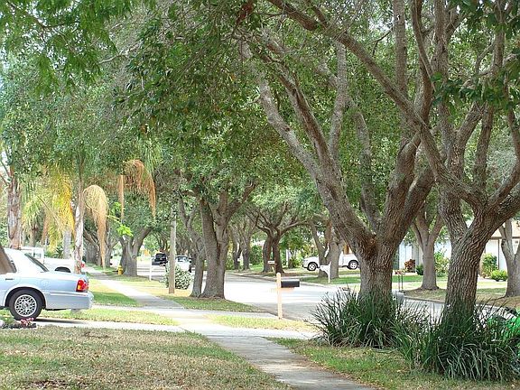 4th image of 1998 Nicklaus Dr