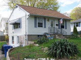 19 Whitecroft Ln, Waterbury, CT 06705