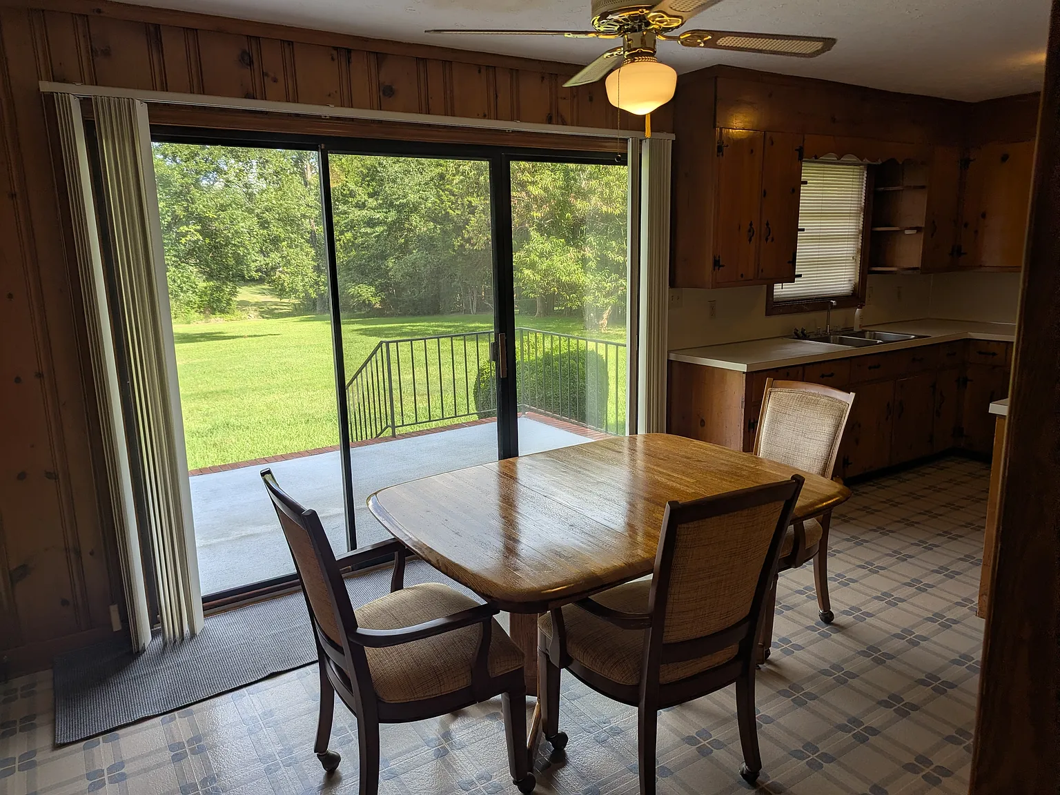 3 bed, 1.5 bath, 1440 sqft, $2,000 — Photo 4