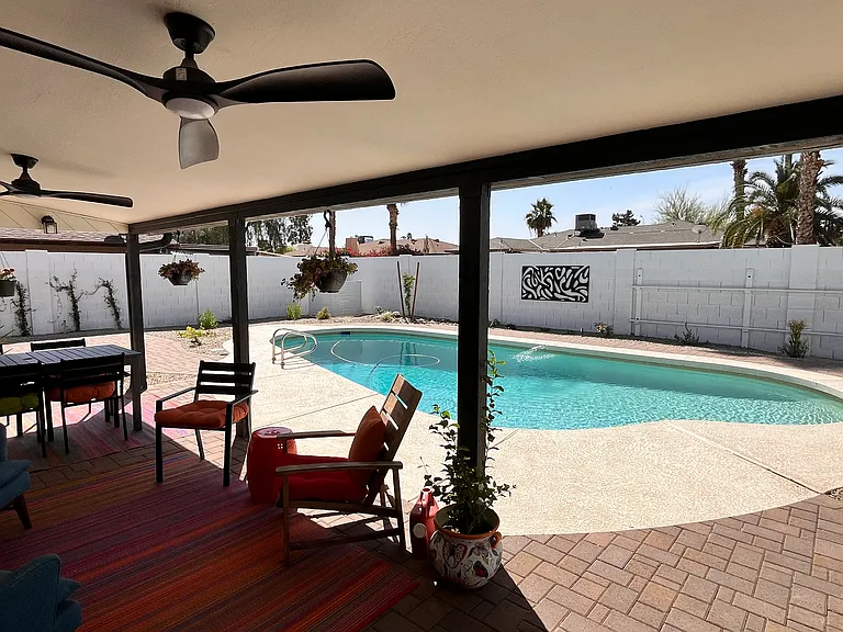 1309 E Julie Dr — Photo 2