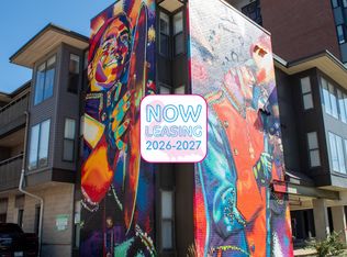 806 S 3rd St #CFE4914A0, Champaign, IL 61820