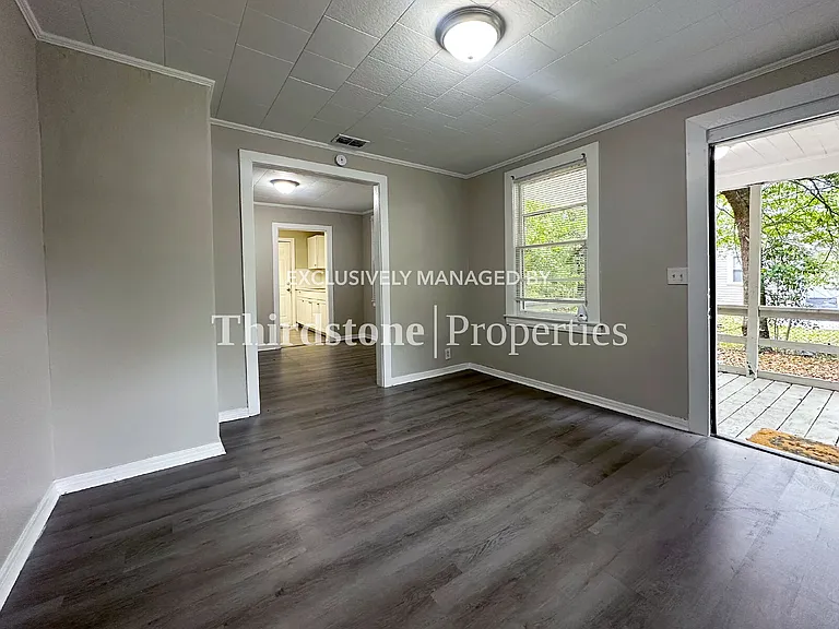 2913 W 2nd St — Photo 3