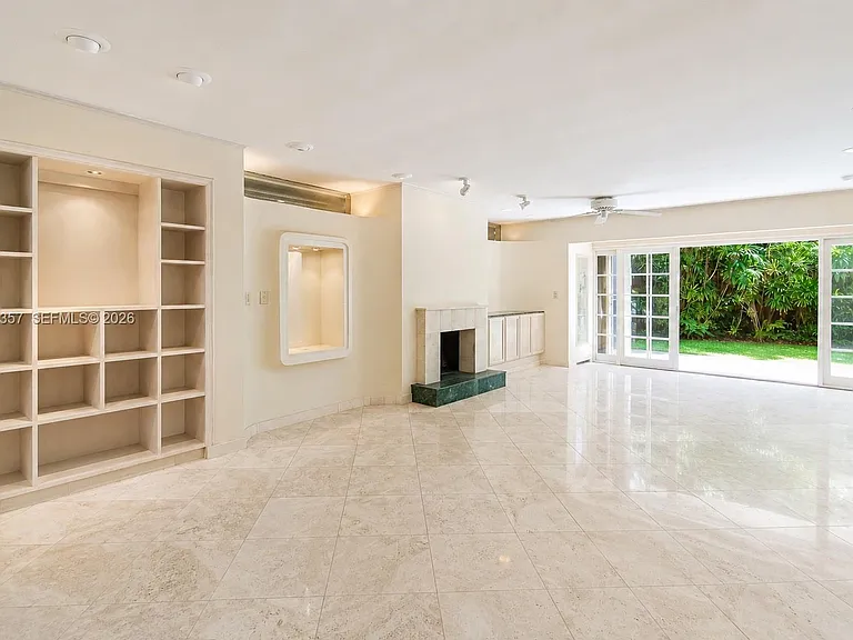 3441 Poinciana Ave — Photo 2