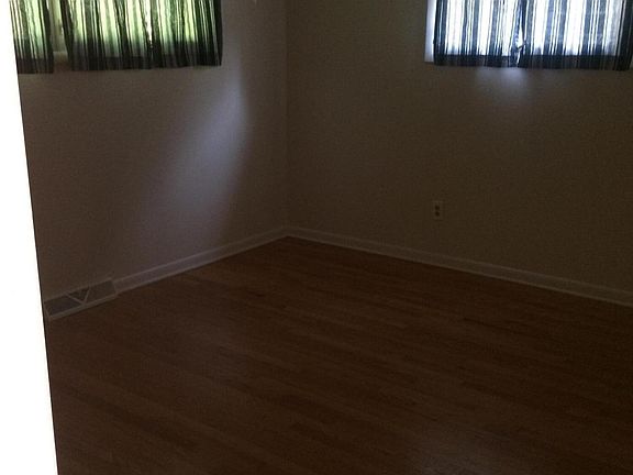 5th image of 32 Daytona Avenue
