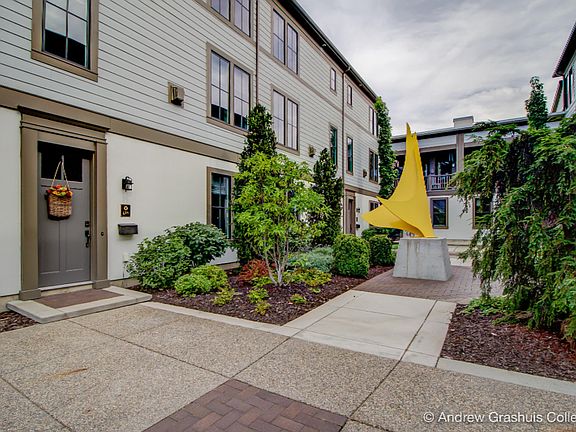 2nd image of 674 Croswell Ave SE #2